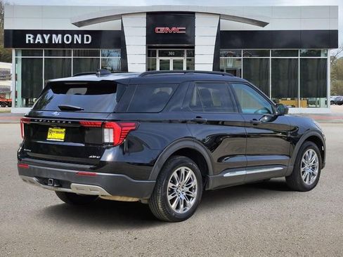 Used 2025 Ford Explorer Active w/ Active Comfort Package image 6