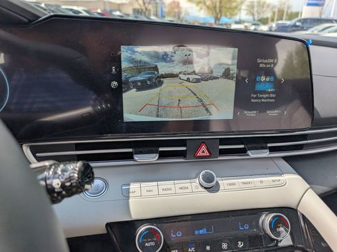 Used 2025 Hyundai Elantra Limited image 13