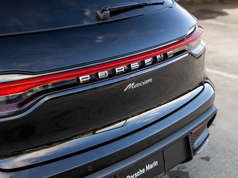 Certified 2025 Porsche Macan image 19