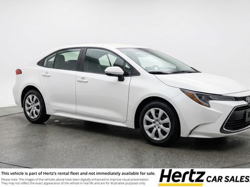 Used 2025 Toyota Corolla LE image 1