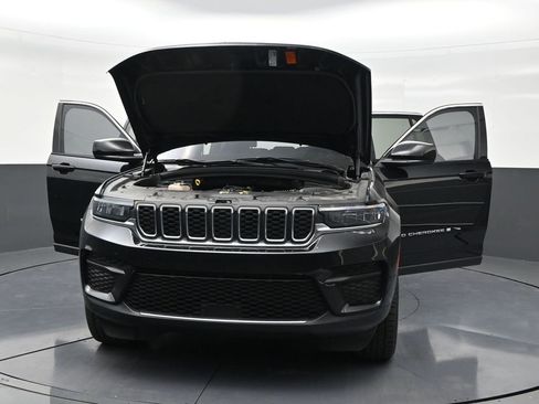 Used 2024 Jeep Grand Cherokee Laredo X w/ Luxury Tech Group I AWD/4WD image 33
