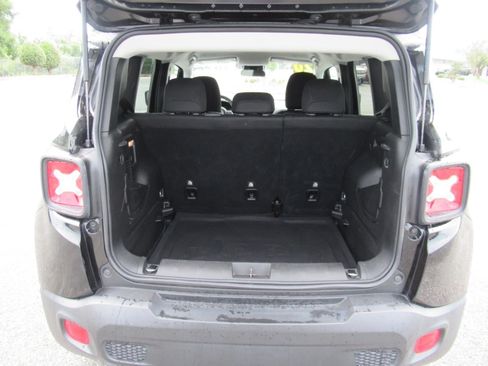 Used 2020 Jeep Renegade Latitude FWD image 32