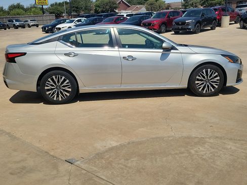 Used 2023 Nissan Altima 2.5 SV FWD image 8