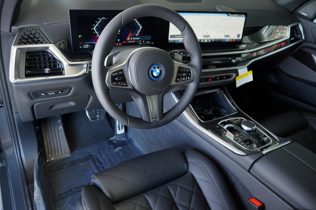 Used 2026 BMW X5 xDrive50e w/ M Sport Package AWD/4WD image 14