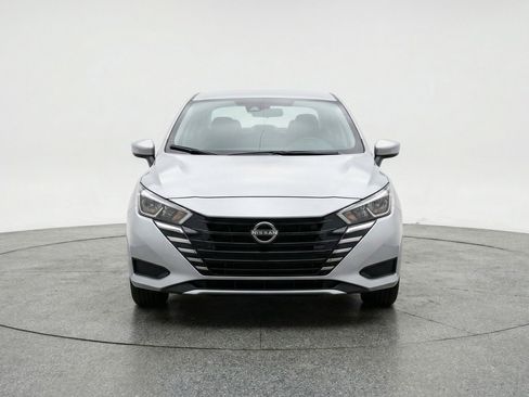 Used 2025 Nissan Versa SV image 2