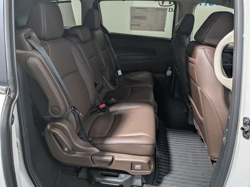 New 2026 Honda Odyssey Touring image 14