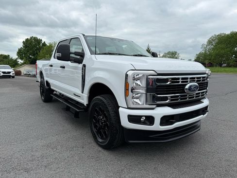 Used 2024 Ford F250 XLT w/ FX4 Off-Road Package AWD/4WD image 8
