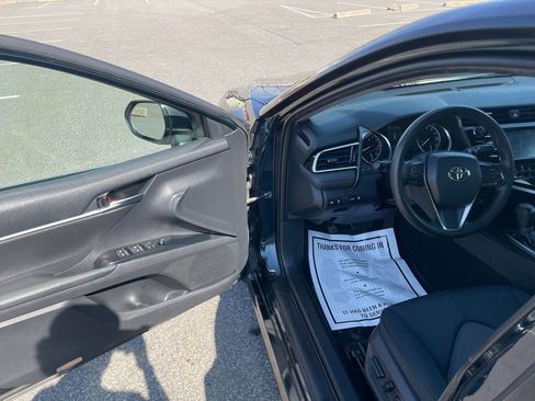 Used 2018 Toyota Camry LE w/ Convenience Package image 10
