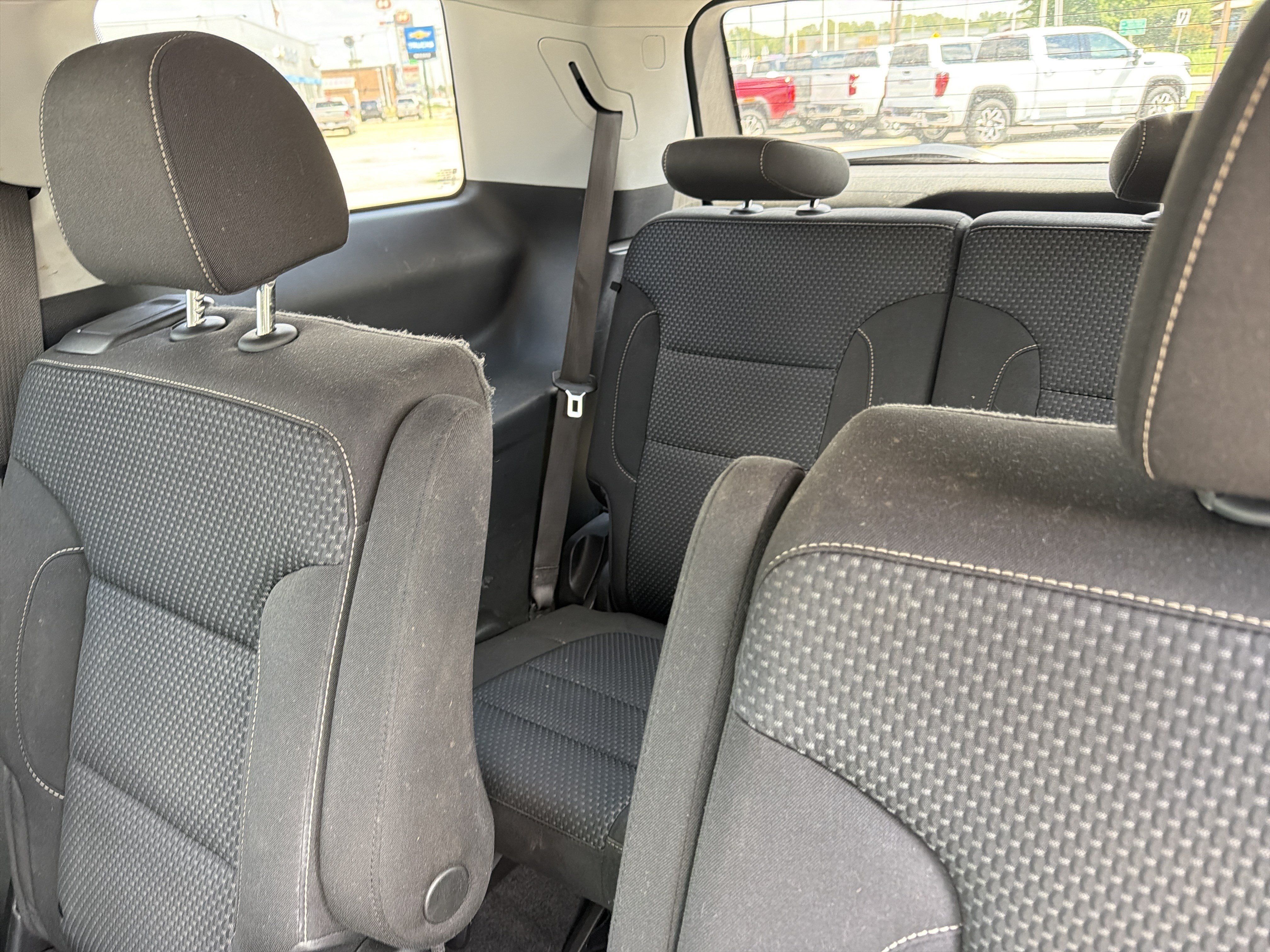 Used 2022 GMC Acadia SLE w/ Driver Convenience Package FWD image 6