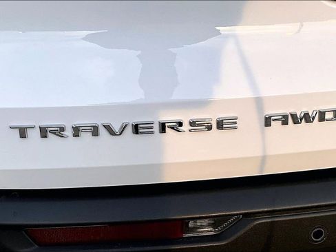 Used 2025 Chevrolet Traverse LT image 26