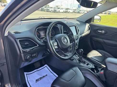 Used 2019 Jeep Cherokee Trailhawk w/ Cold Weather Group image 13