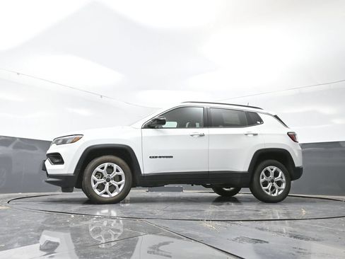 Used 2025 Jeep Compass Latitude AWD/4WD image 28