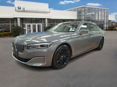 Used 2022 BMW 740i xDrive w/ Premium Package AWD/4WD image 1