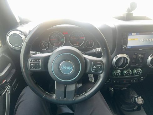 Used 2012 Jeep Wrangler Unlimited Rubicon image 12