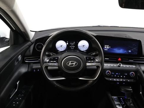 Used 2025 Hyundai Elantra Limited FWD image 11