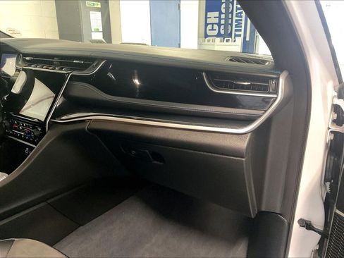 Used 2022 Jeep Grand Cherokee Trailhawk AWD/4WD image 13