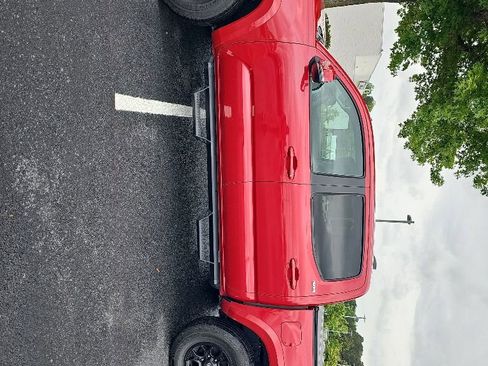 Used 2022 Toyota Tacoma SR5 w/ Technology Package RWD image 2