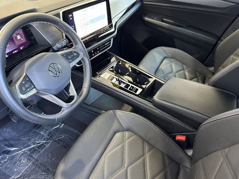 Used 2024 Volkswagen Atlas Cross Sport SE AWD/4WD image 10