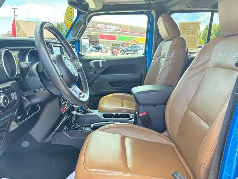 Used 2023 Jeep Wrangler Unlimited Rubicon 4xe w/ Cold Weather Group AWD/4WD image 12
