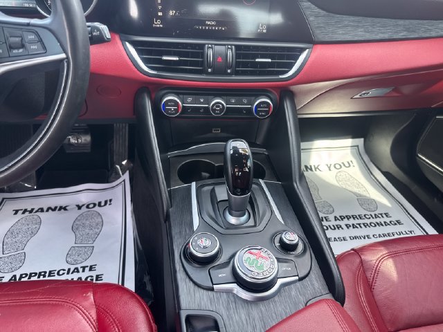 Used 2018 Alfa Romeo Giulia AWD image 18