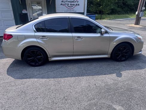 Used 2014 Subaru Legacy 2.5i Premium AWD/4WD image 7