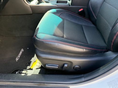 Used 2017 Toyota Camry SE image 14