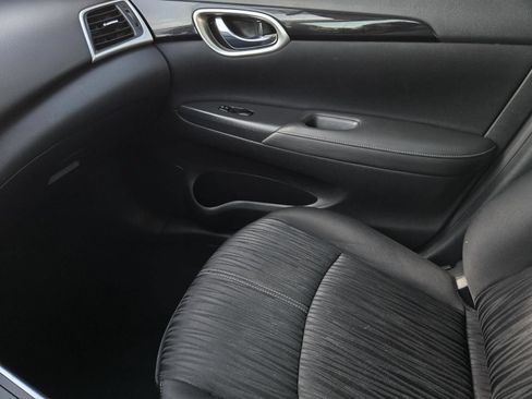 Used 2017 Nissan Sentra SV FWD image 29