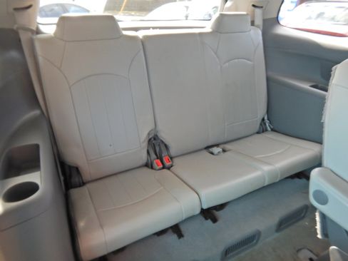 Used 2015 GMC Acadia SLT image 25