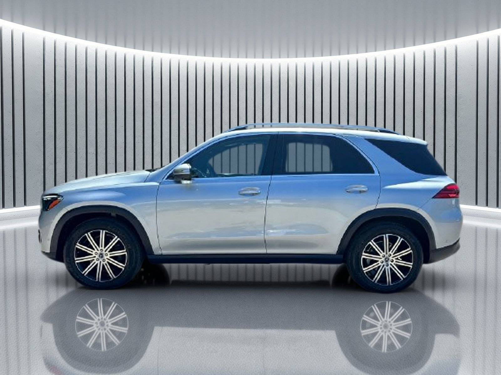 Certified 2025 Mercedes-Benz GLE 350 4MATIC image 2