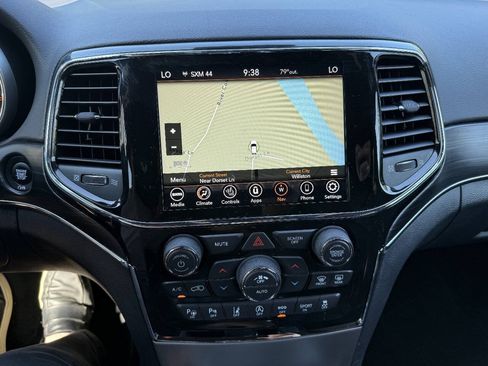 Used 2022 Jeep Grand Cherokee Limited w/ Tech Group AWD/4WD image 19