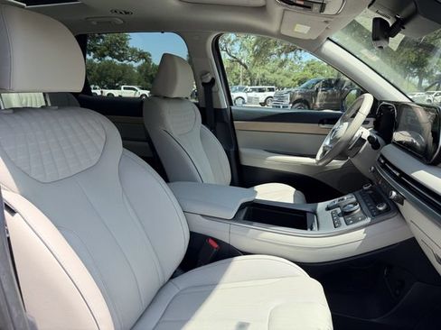 Used 2024 Hyundai Palisade Limited FWD image 16
