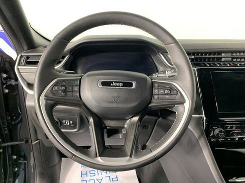 Used 2024 Jeep Grand Cherokee Altitude RWD image 22