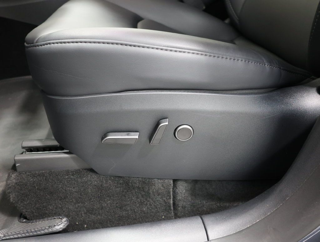 Used 2023 Tesla Model Y 2WD image 14