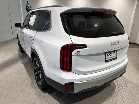Used 2024 Kia Telluride S w/ S Sunroof Package image 3