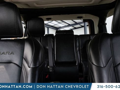 Used 2022 Jeep Wrangler Unlimited Sahara w/ Cold Weather Group AWD/4WD image 17