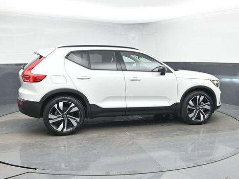 Used 2023 Volvo XC40 B5 Plus w/ Driver Assist Package image 8