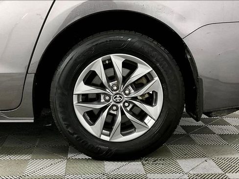 Used 2021 Toyota Sienna XLE image 8