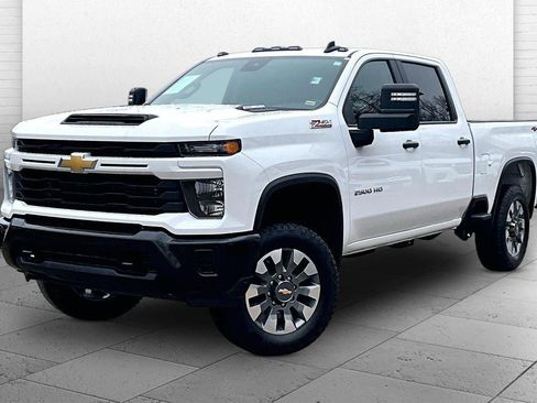 Used 2025 Chevrolet Silverado 2500 Custom w/ Custom Value Package AWD/4WD image 10