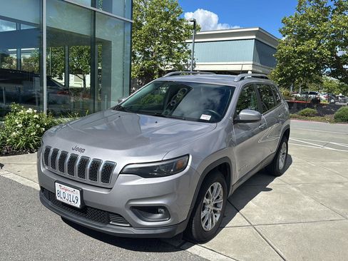 Used 2019 Jeep Cherokee Latitude w/ Popular Appearance Group image 1