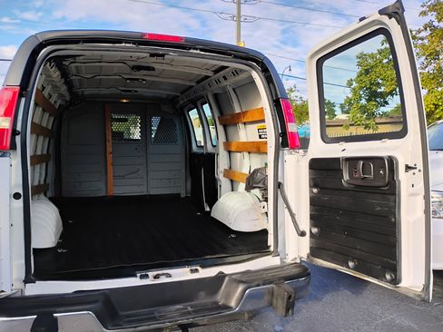Used 2016 GMC Savana 2500 image 9