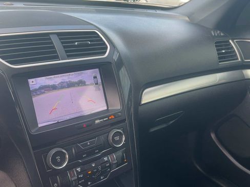 Used 2019 Ford Explorer XLT w/ Equipment Group 201A FWD image 18