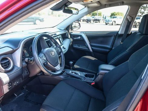 Used 2018 Toyota RAV4 XLE FWD image 16