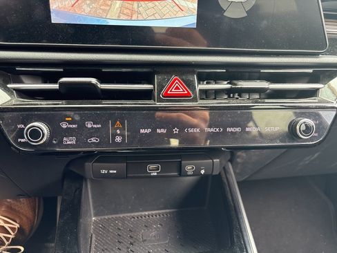 Certified 2024 Kia Niro EX FWD image 20