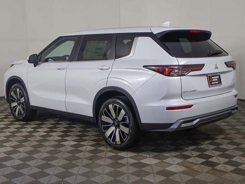 New 2026 Mitsubishi Outlander SE image 11