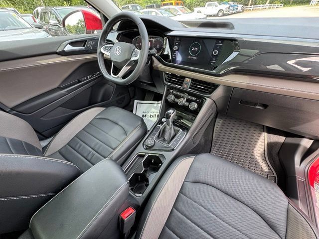 Certified 2022 Volkswagen Taos SEL w/ Panoramic Sunroof Package AWD/4WD image 28