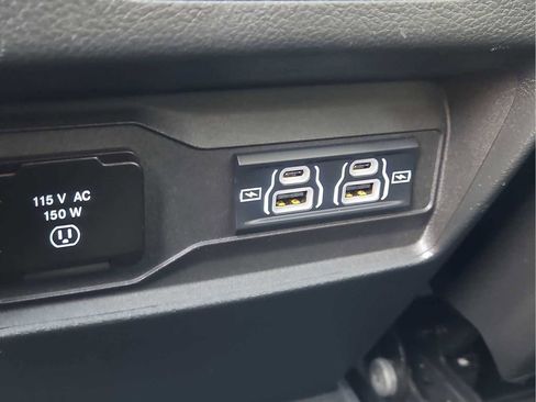 Used 2023 Jeep Grand Cherokee Overland w/ Luxury Tech Group IV AWD/4WD image 33