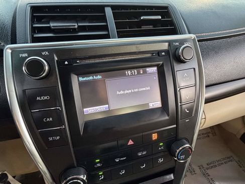 Used 2017 Toyota Camry LE FWD image 8