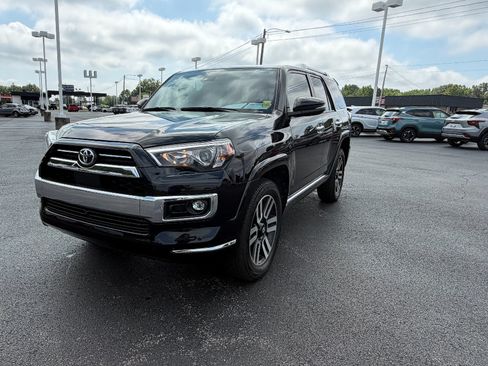 Used 2023 Toyota 4Runner Limited AWD/4WD image 3
