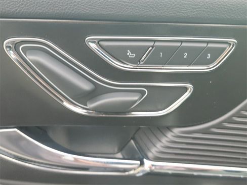 Used 2022 Lincoln Corsair Standard w/ Equipment Group 101A image 31