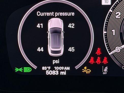 Certified 2025 Porsche Cayenne Turbo AWD/4WD image 22